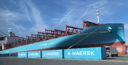 甲醇双燃料集装箱船马士基Finisterre号停靠港口，由Synergy Marine Group管理。