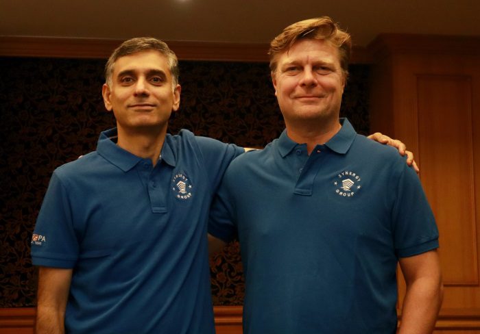 ラジェッシュ・ウンニ大尉とルネ・ツォイテン氏